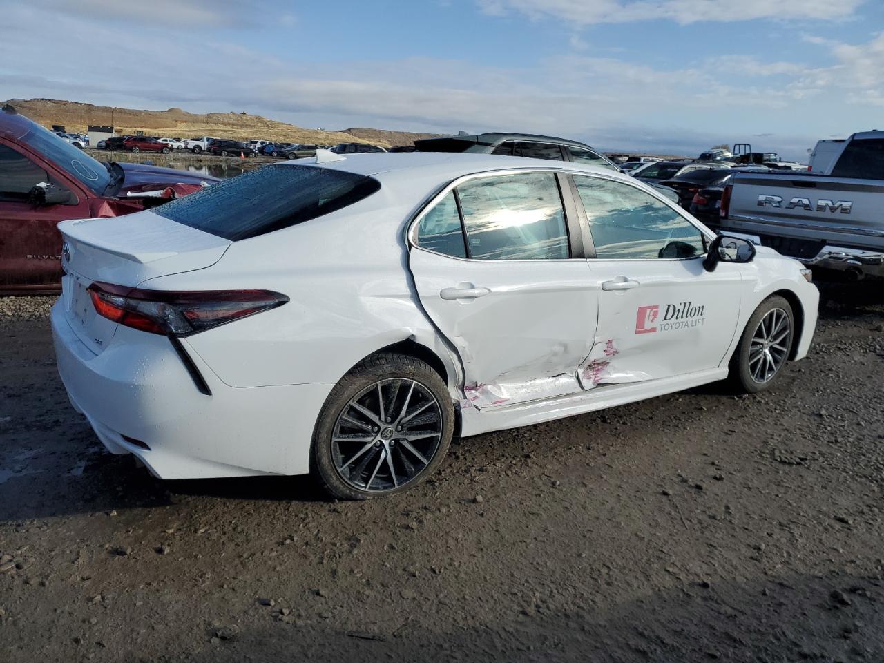 2021 Toyota Camry Se - Image 3