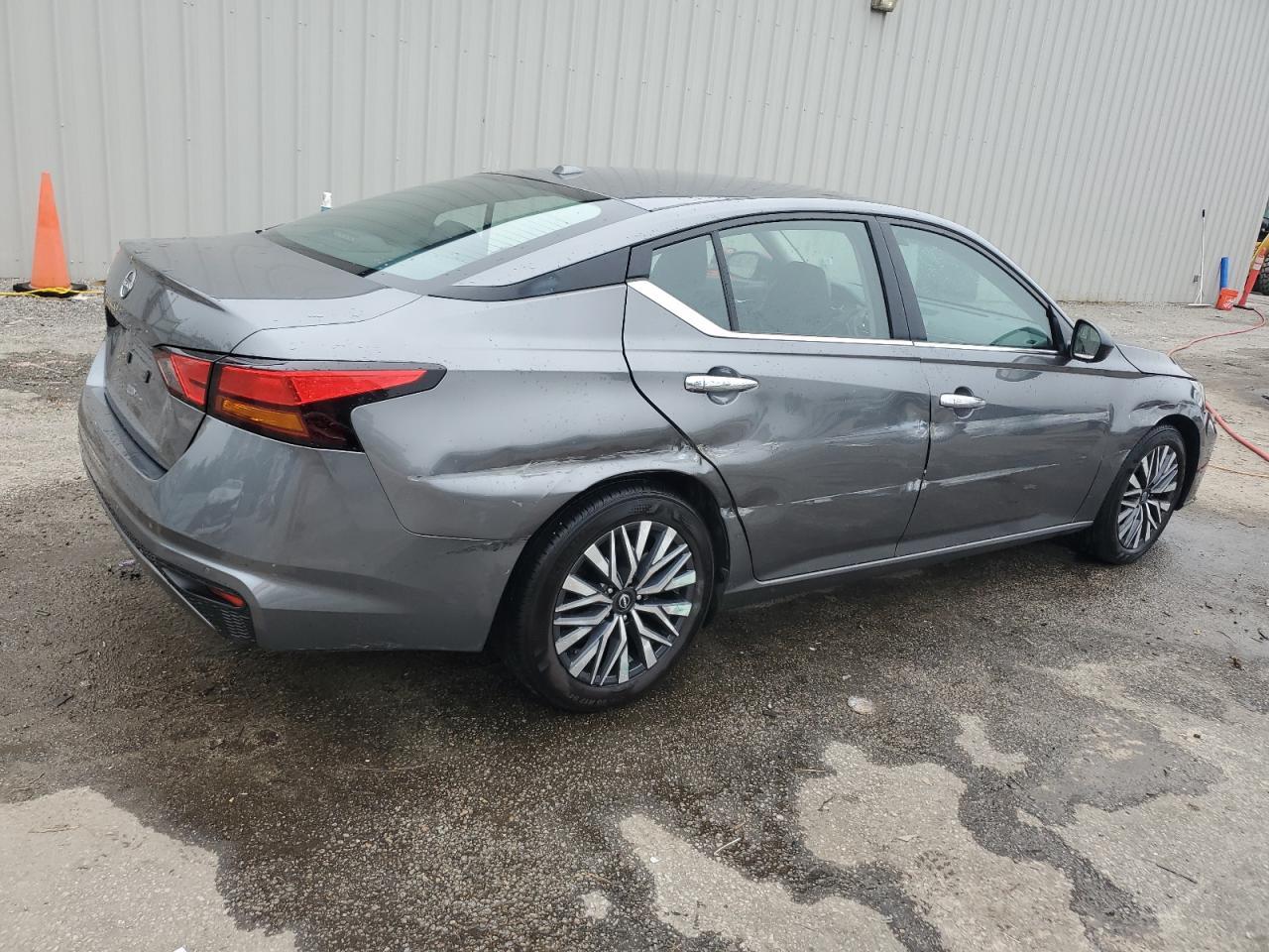 2025 Nissan Altima Sv - Image 3