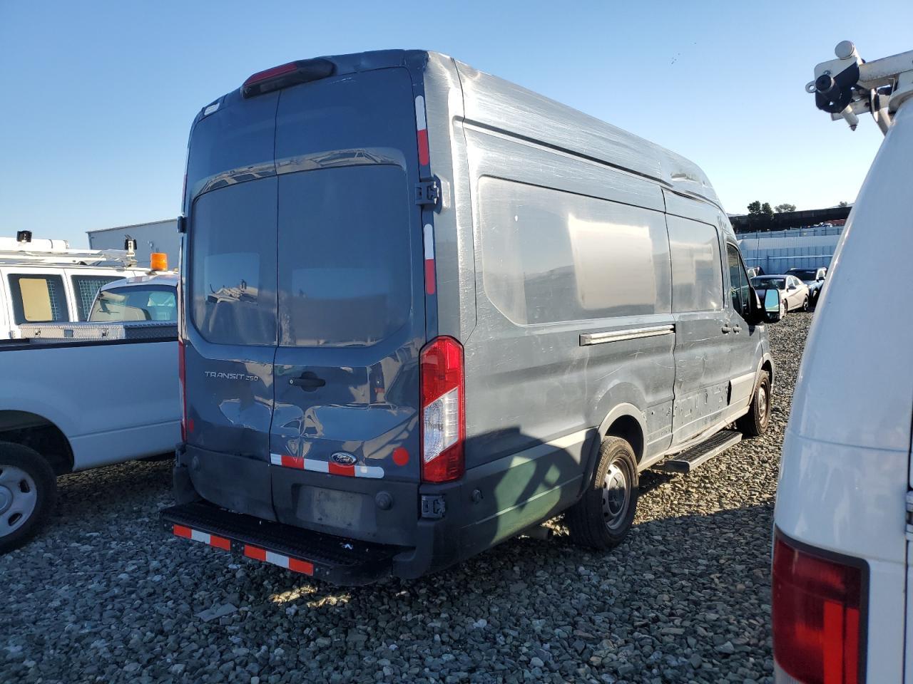 2020 Ford Transit 250 Delivery Van - Фото 3