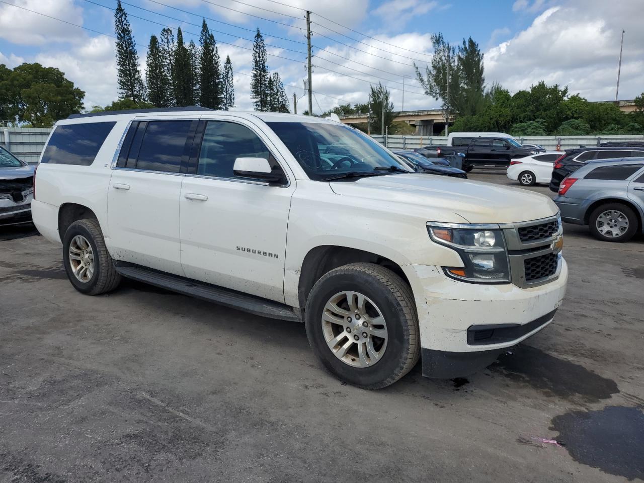 2019 Chevrolet Suburban K1500 Lt - Image 4