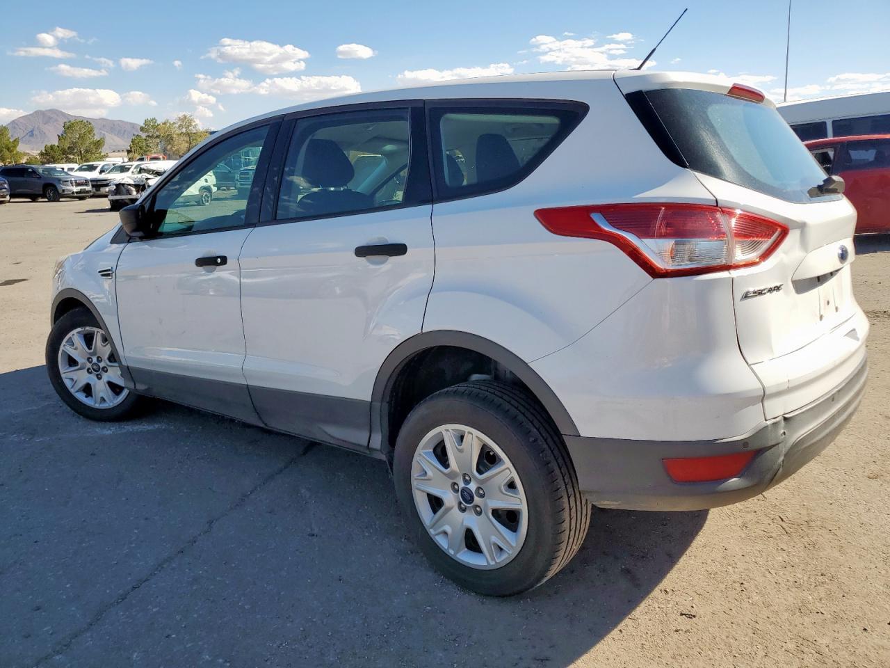2014 Ford Escape S - Фото 2