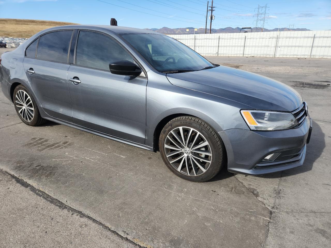 2016 Volkswagen Jetta Sport - Image 4