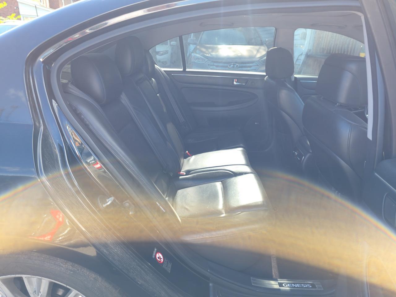 2010 Hyundai Genesis 4.6L - Фото 6