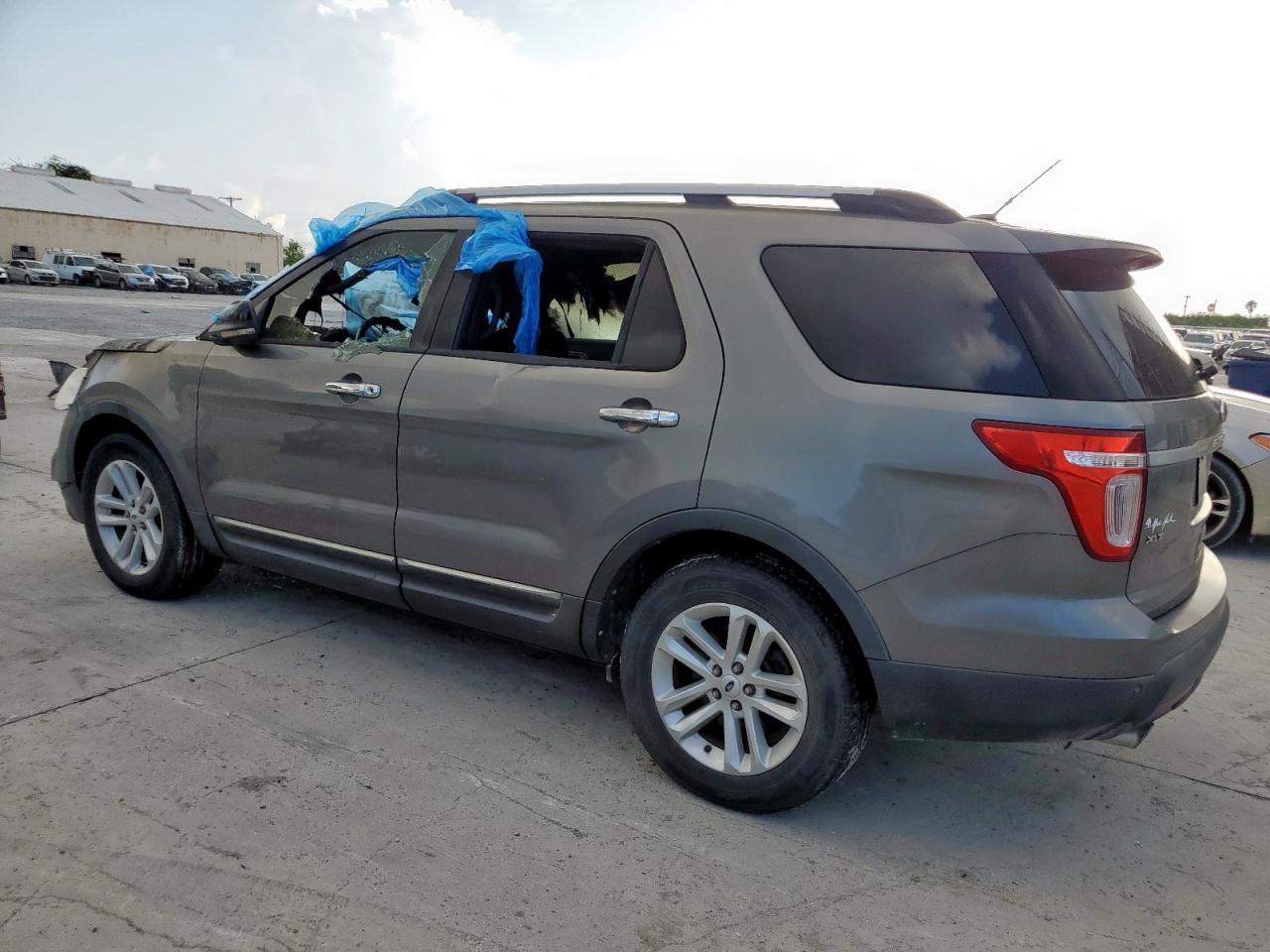 2013 Ford Explorer Xlt - Image 2