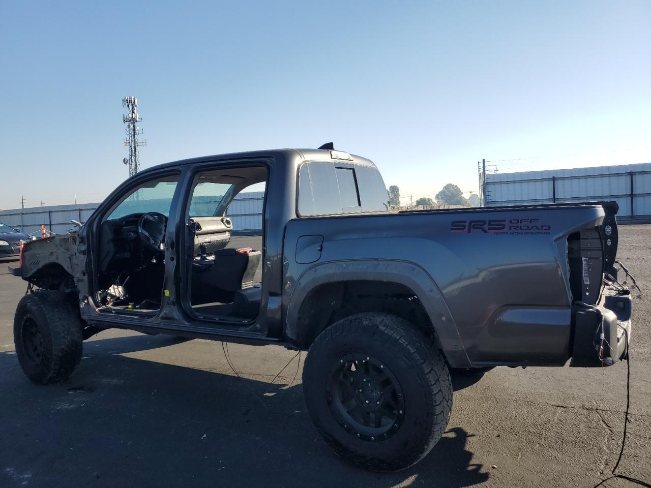 2018 Toyota Tacoma - Фото 2