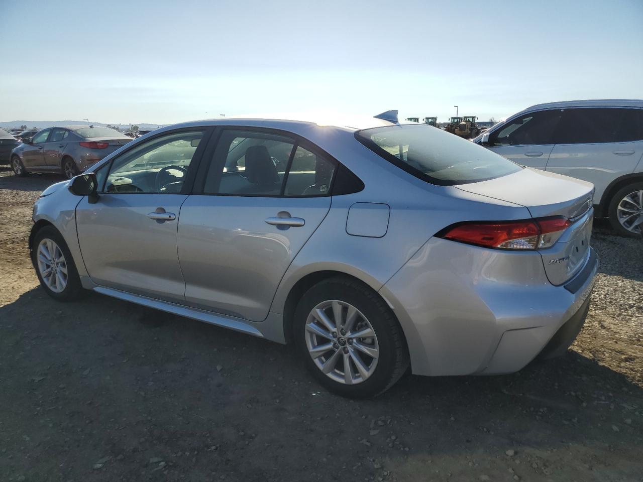 2025 Toyota Corolla Le - Фото 2