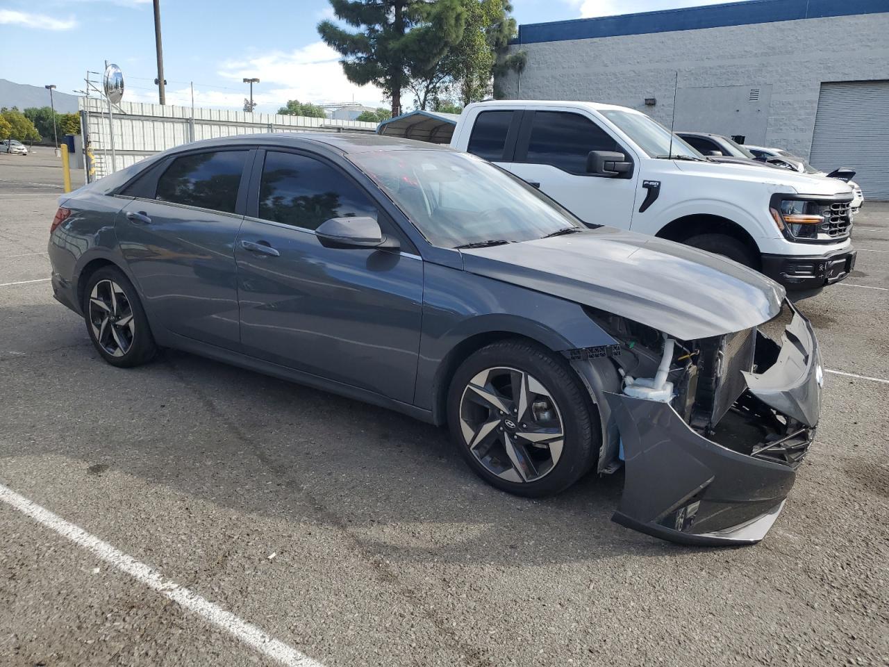 2023 Hyundai Elantra Limited - Фото 4