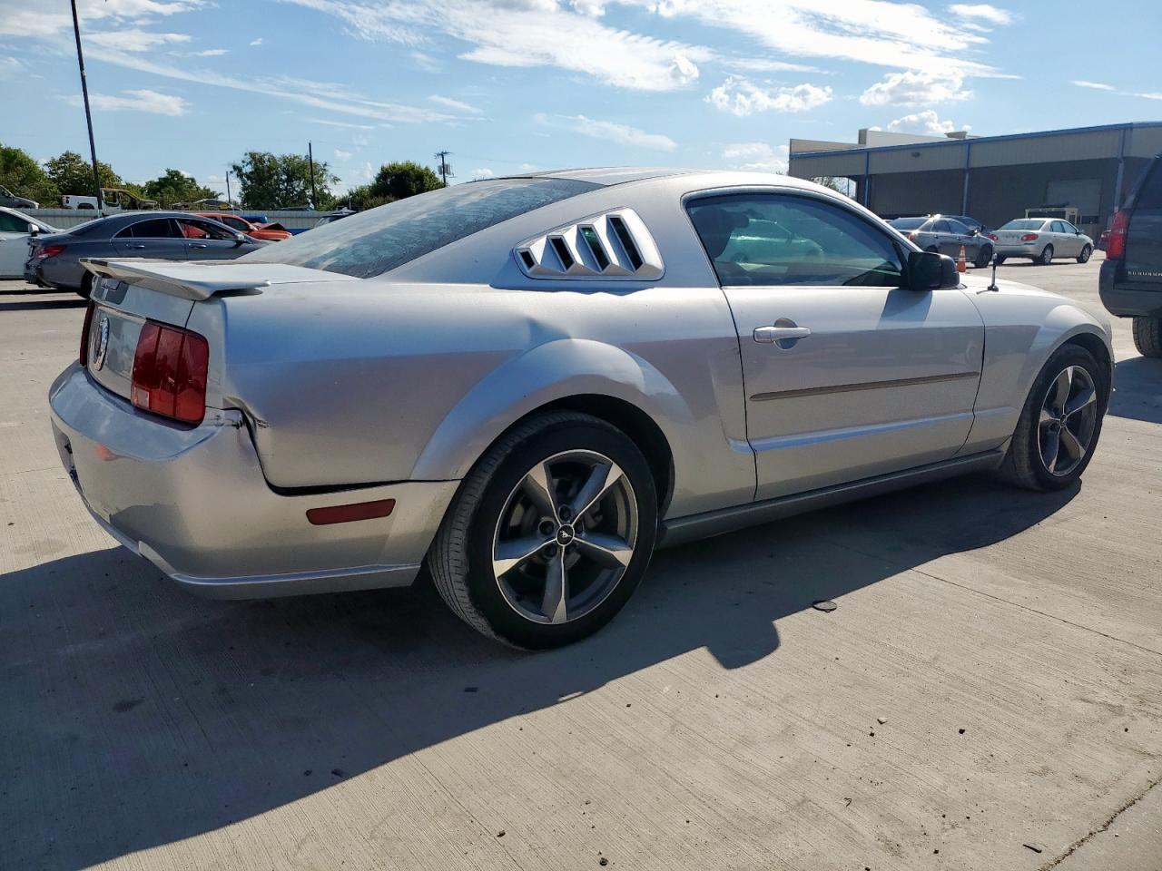 2008 Ford Mustang - Фото 3