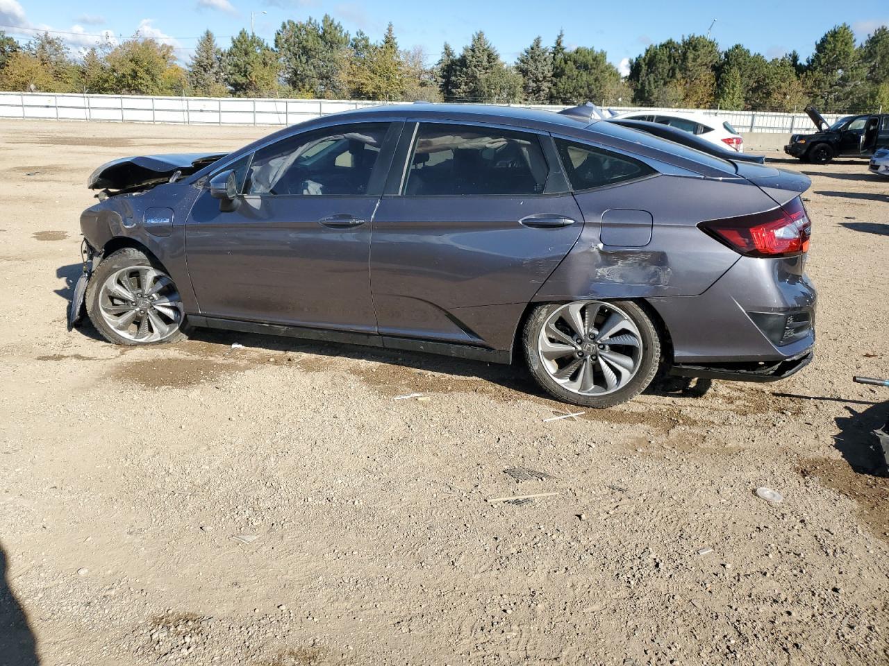 2018 Honda Clarity Touring - Image 2
