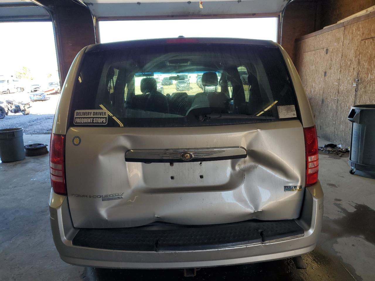2008 Chrysler Town & Country Lx - Фото 6
