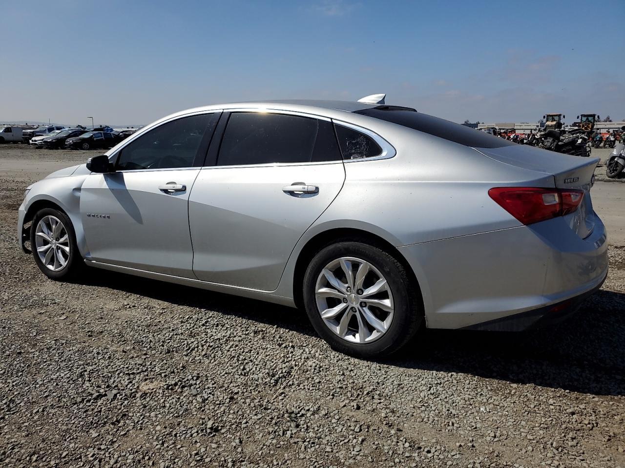 2018 Chevrolet Malibu Lt - Image 2