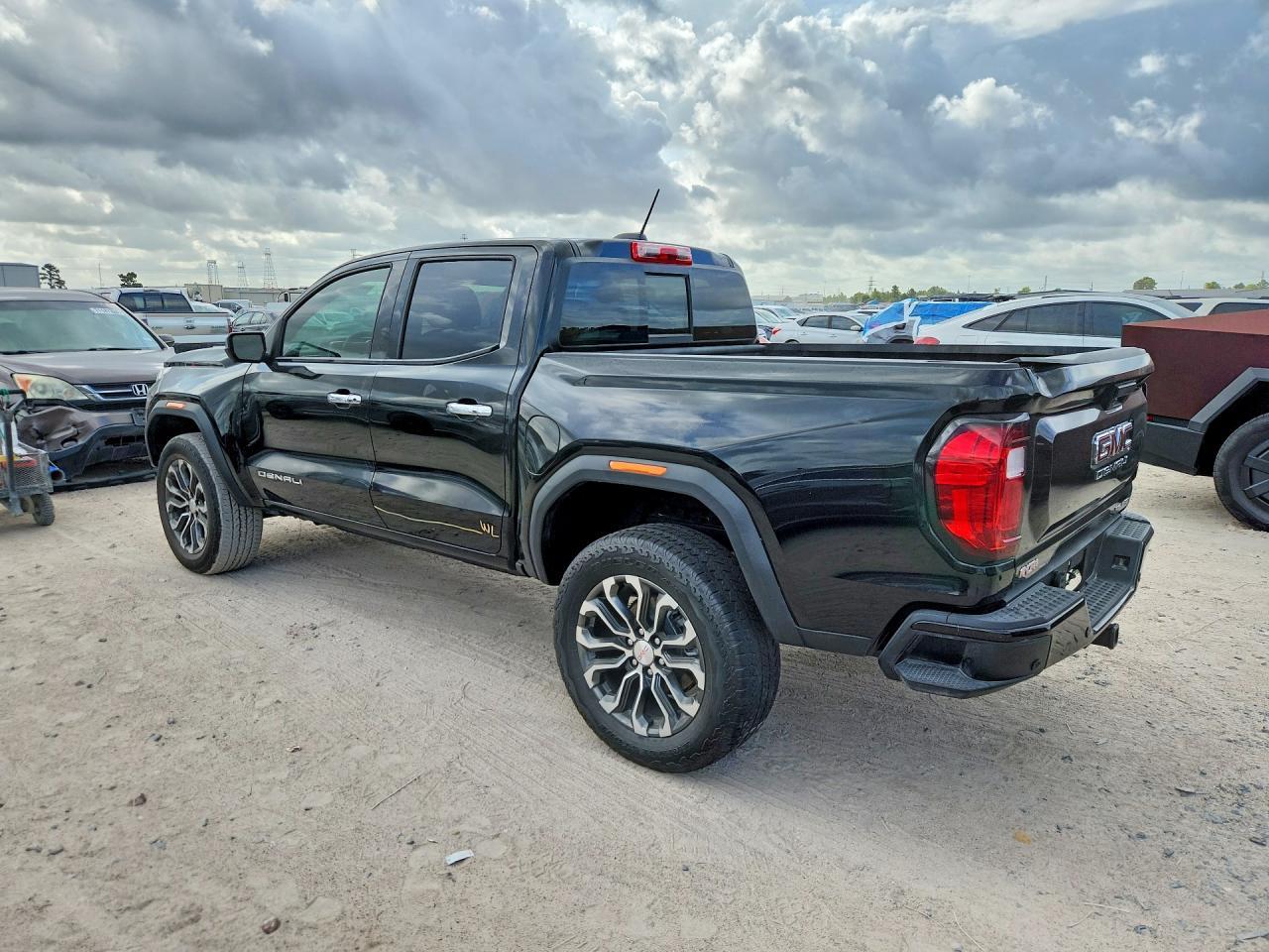 2025 GMC Canyon Denali - Image 2