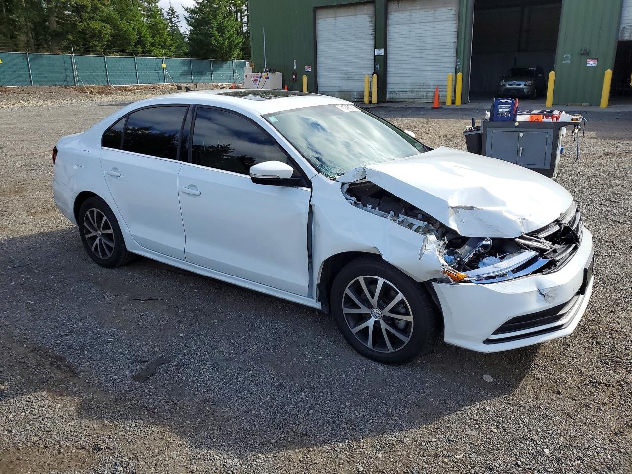 2018 Volkswagen Jetta Se - Image 4