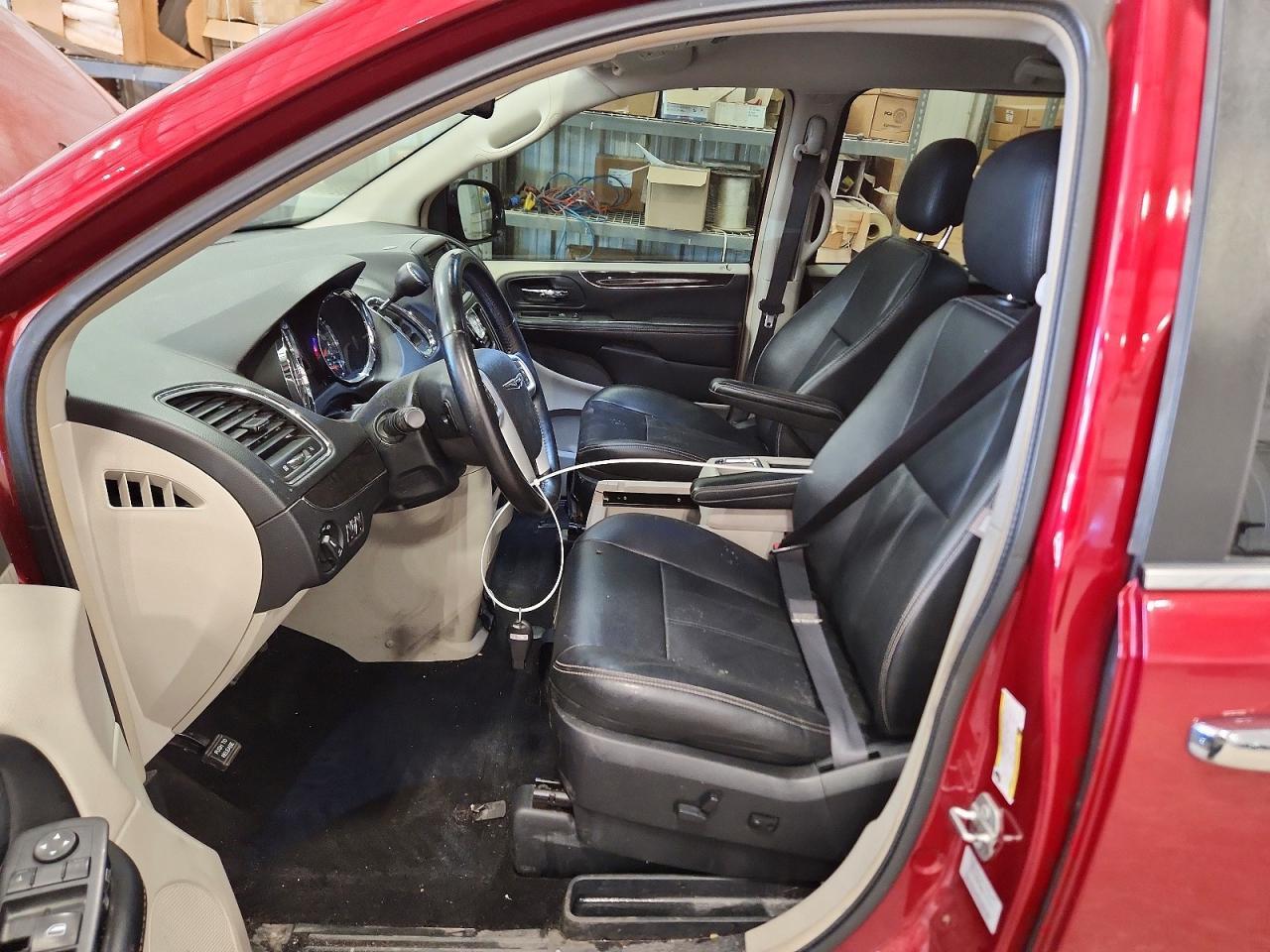 2016 Chrysler Town & Country Touring - Фото 7