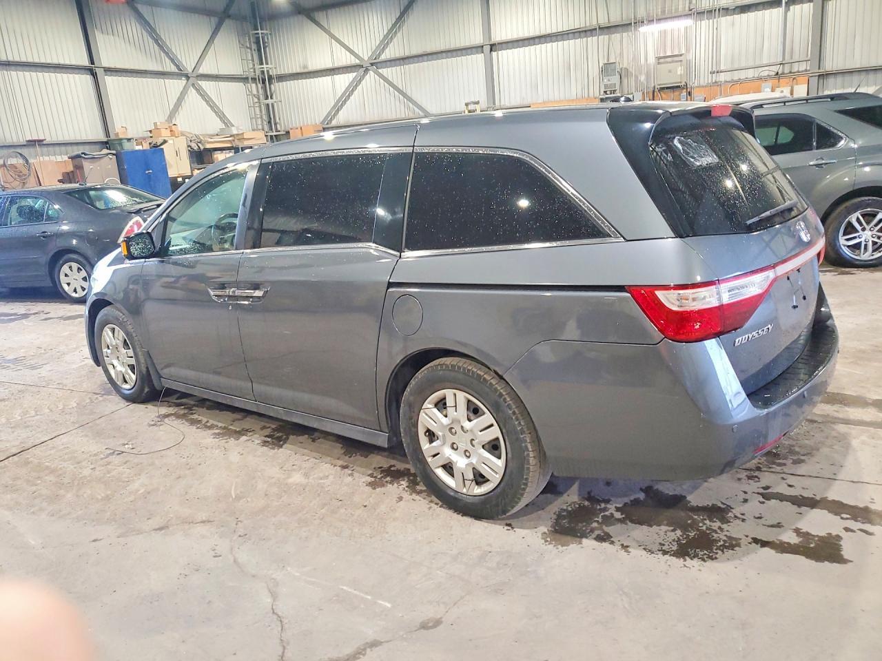 2011 Honda Odyssey Touring - Фото 2