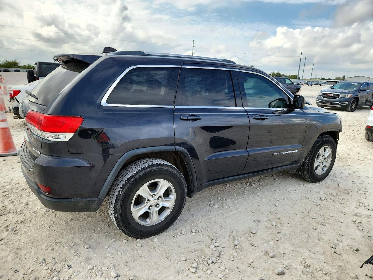 2014 Jeep Grand Cherokee Laredo - Image 3