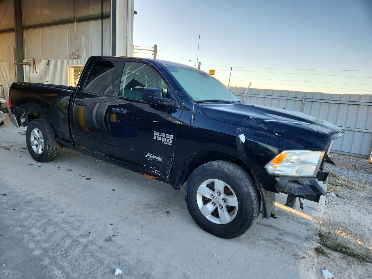 2024 Ram 1500 Classic Slt/Warlock - Фото 4