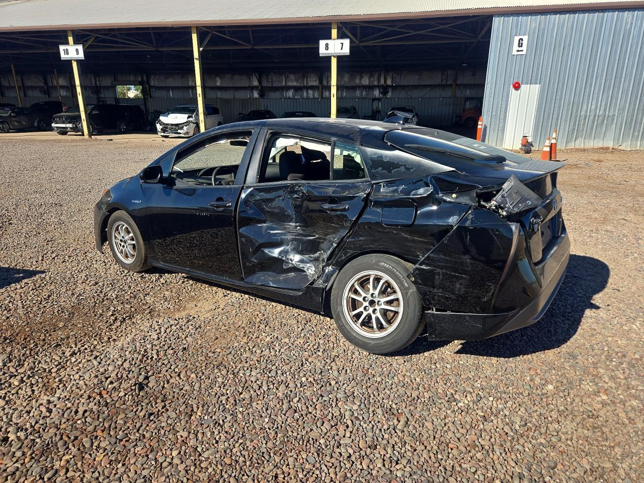2016 Toyota Prius Three - Фото 2