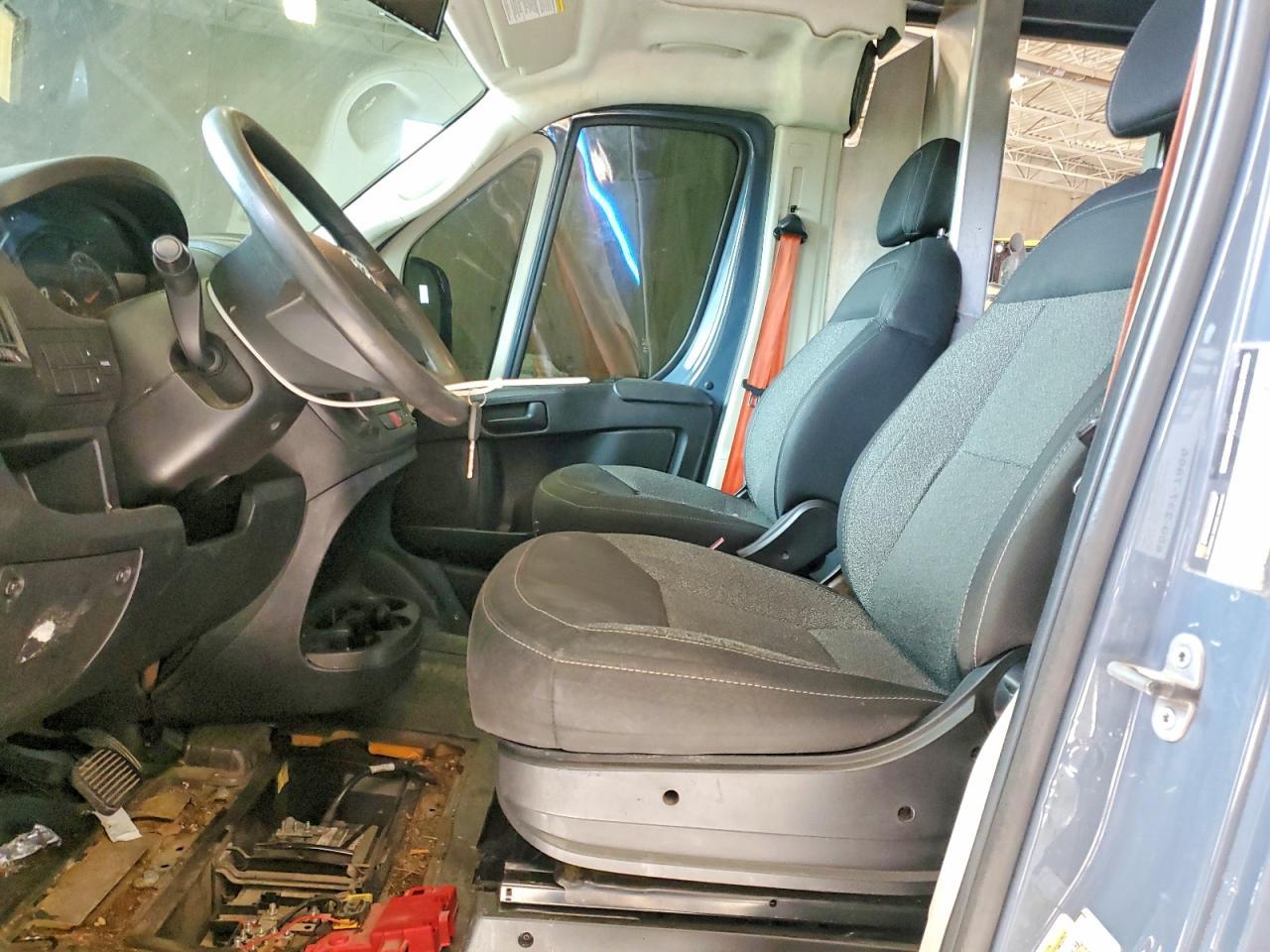 2020 Ram Promaster 3500 Delivery Van - Фото 7