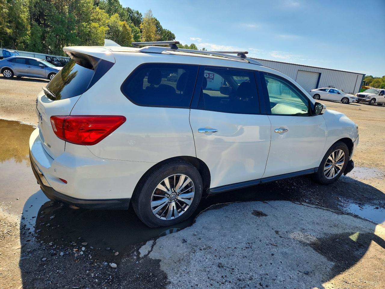 2019 Nissan Pathfinder Sv - Image 3