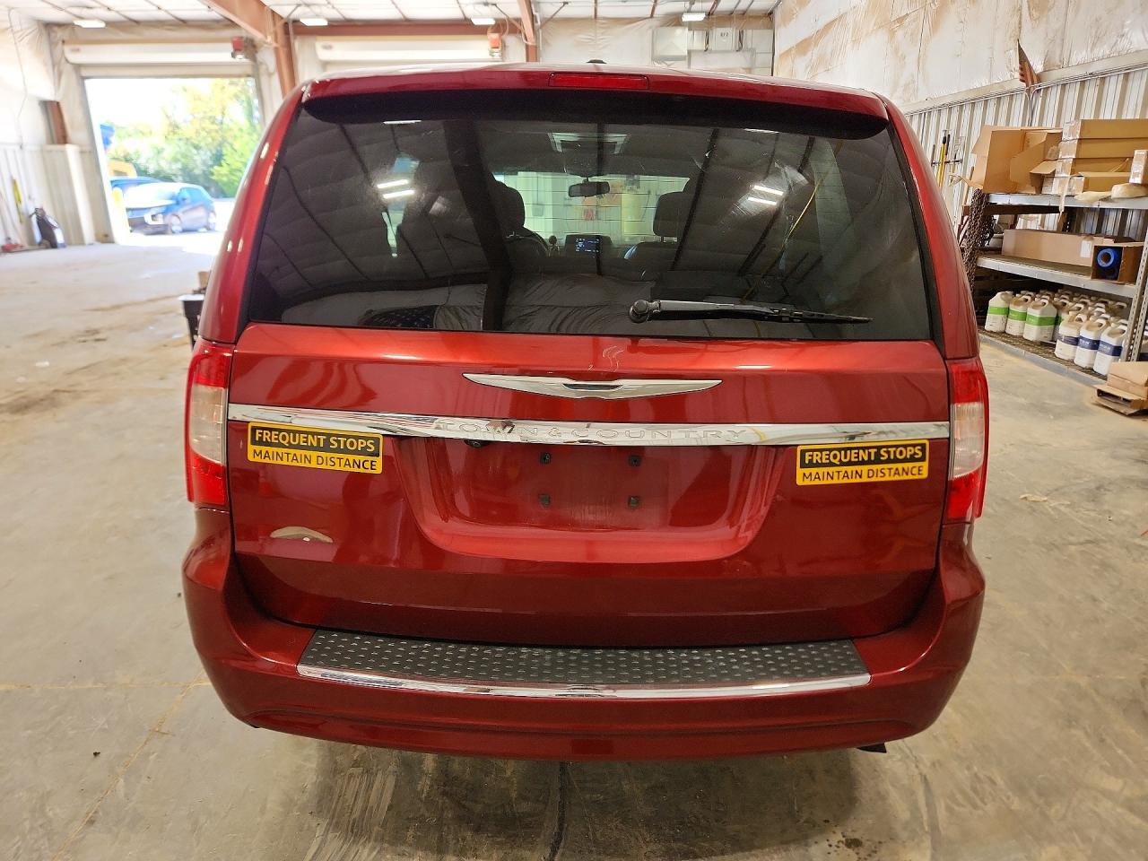 2016 Chrysler Town & Country Touring - Фото 6
