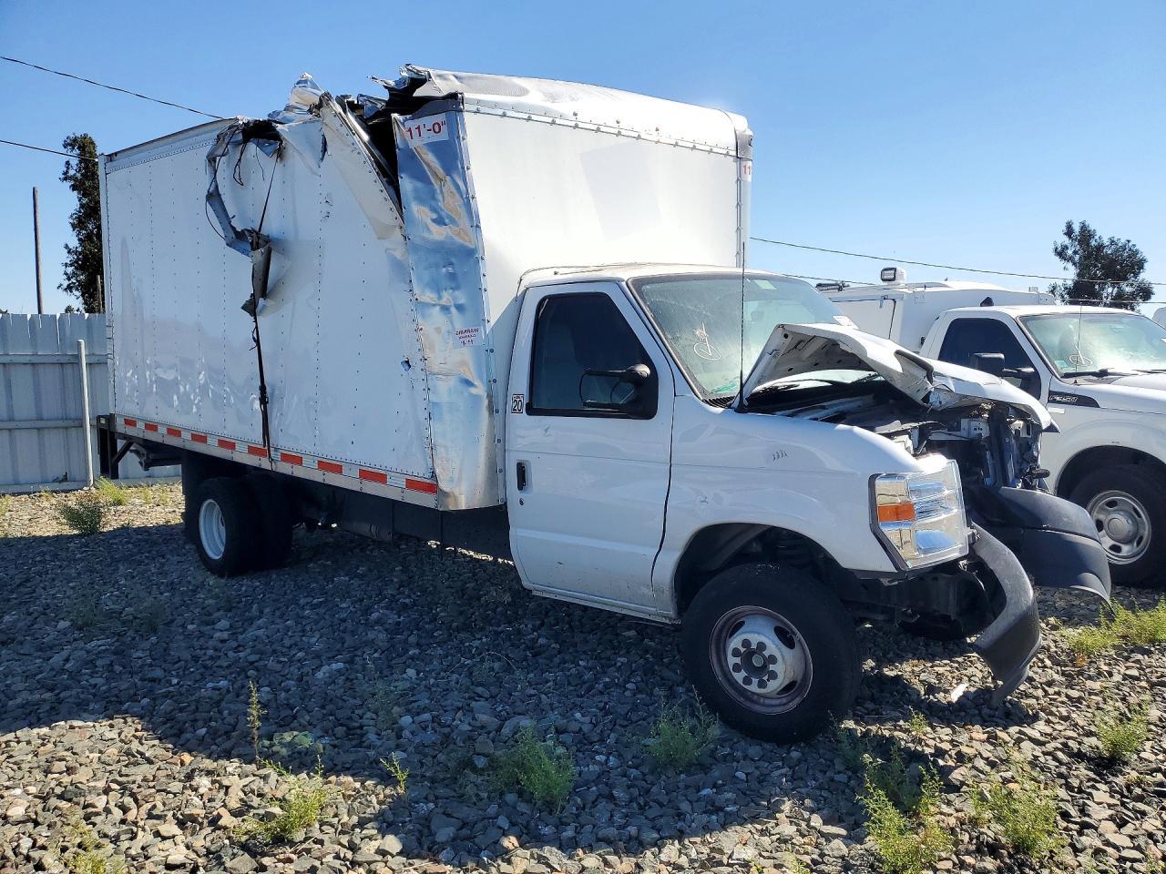 2024 Ford Econoline E450 Super Duty Cutaway Van - Image 4