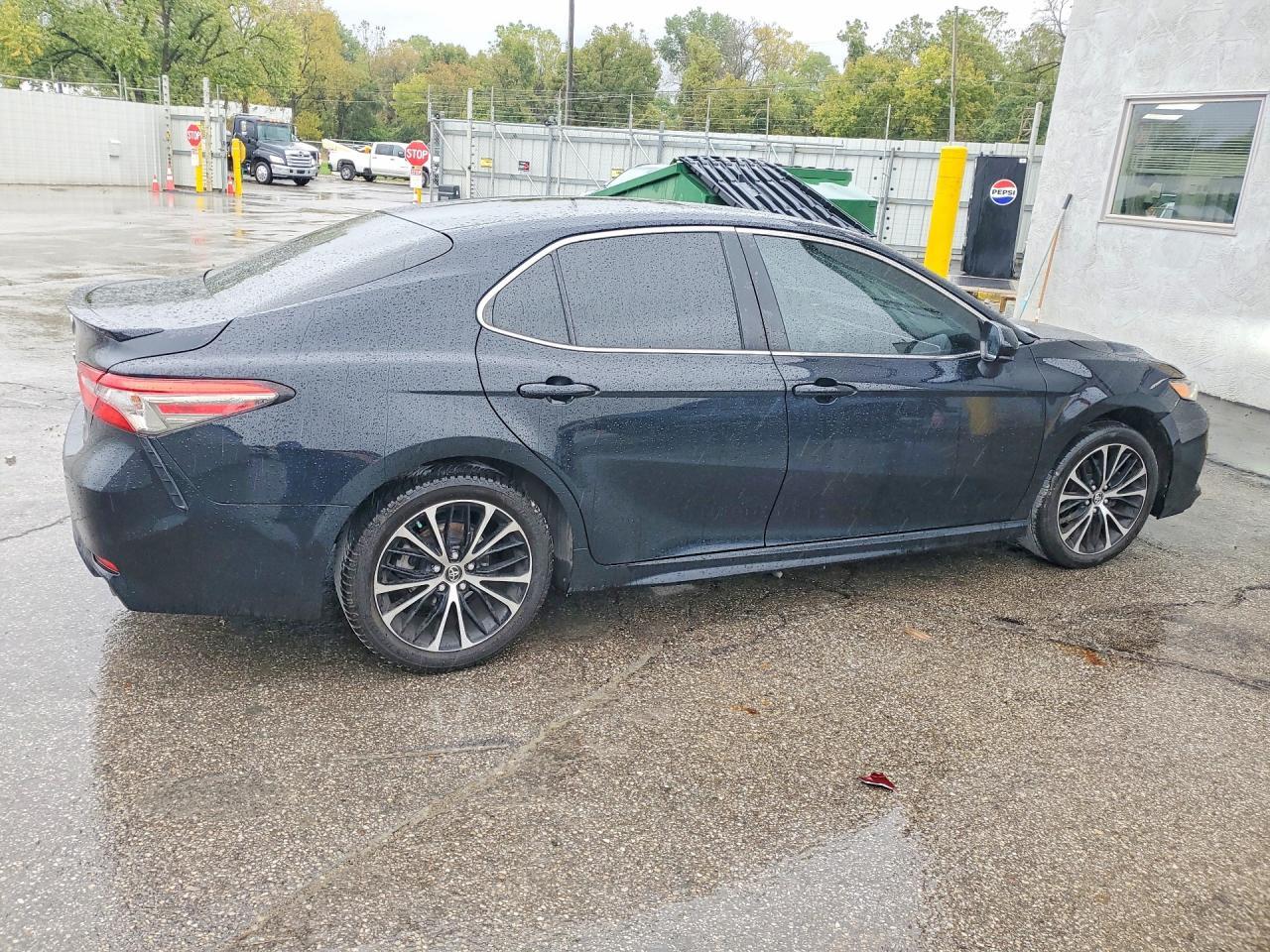 2018 Toyota Camry Se - Фото 3