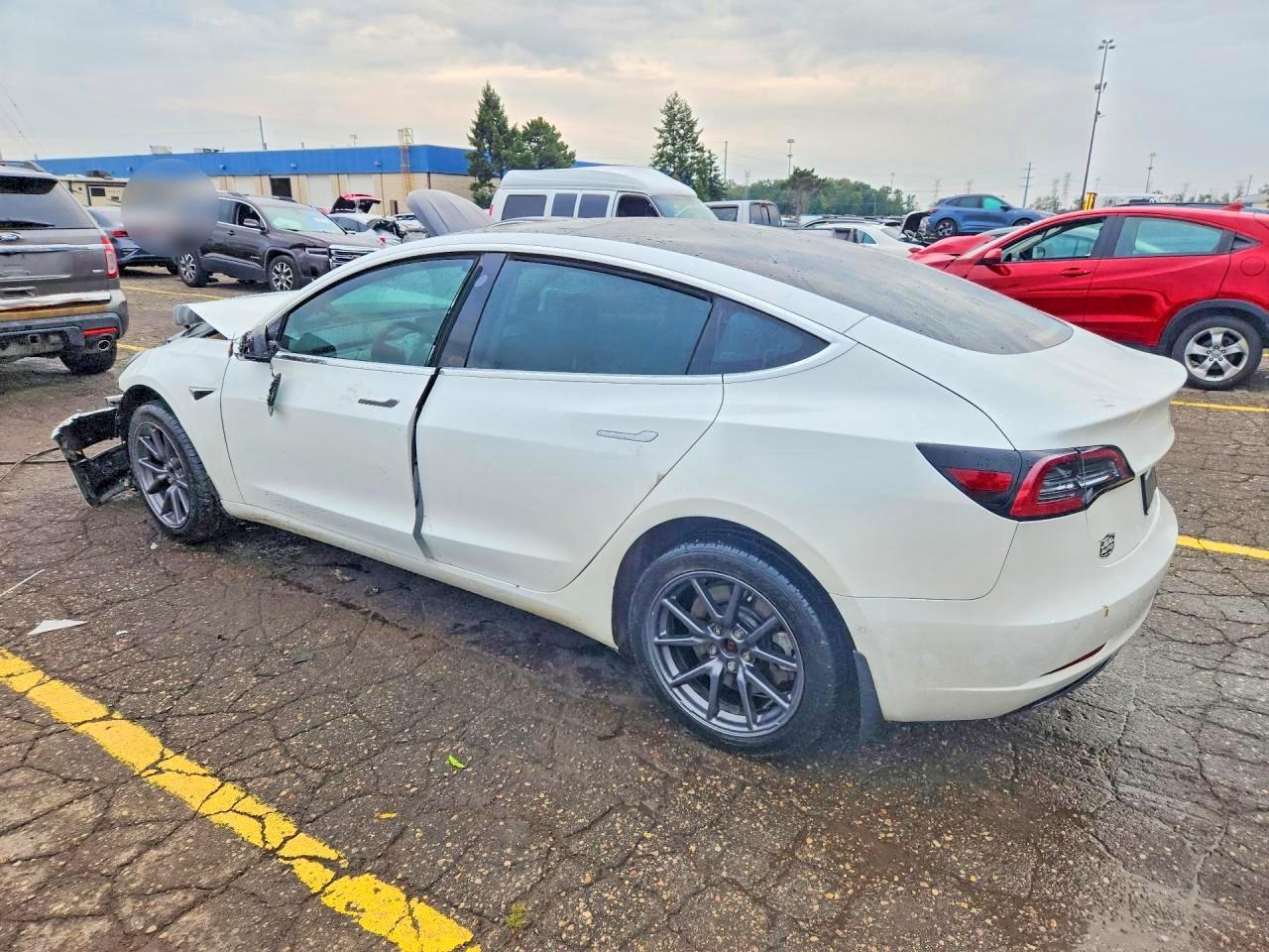 2020 Tesla Model 3 - Фото 2