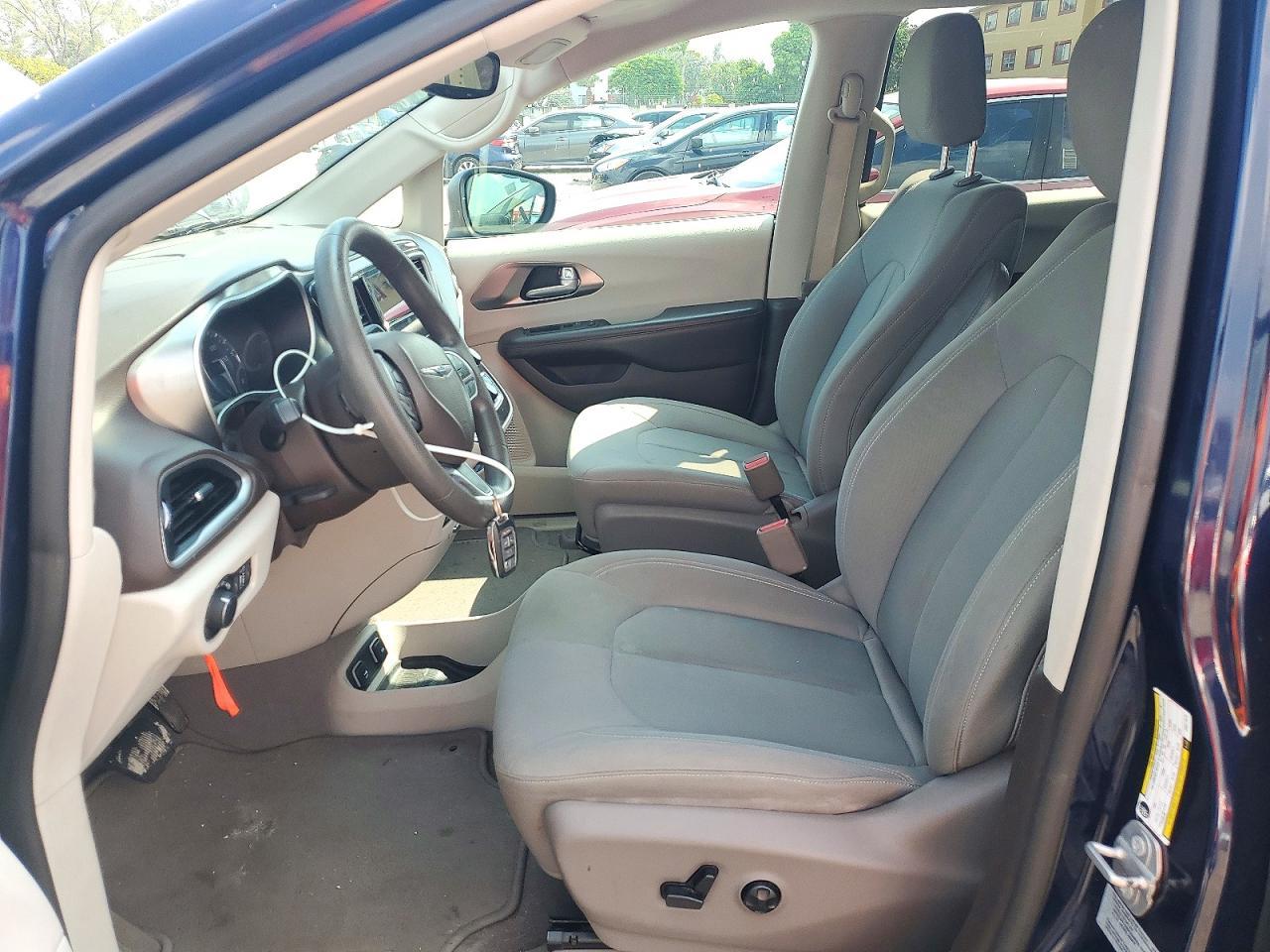 2017 Chrysler Pacifica Touring - Image 7