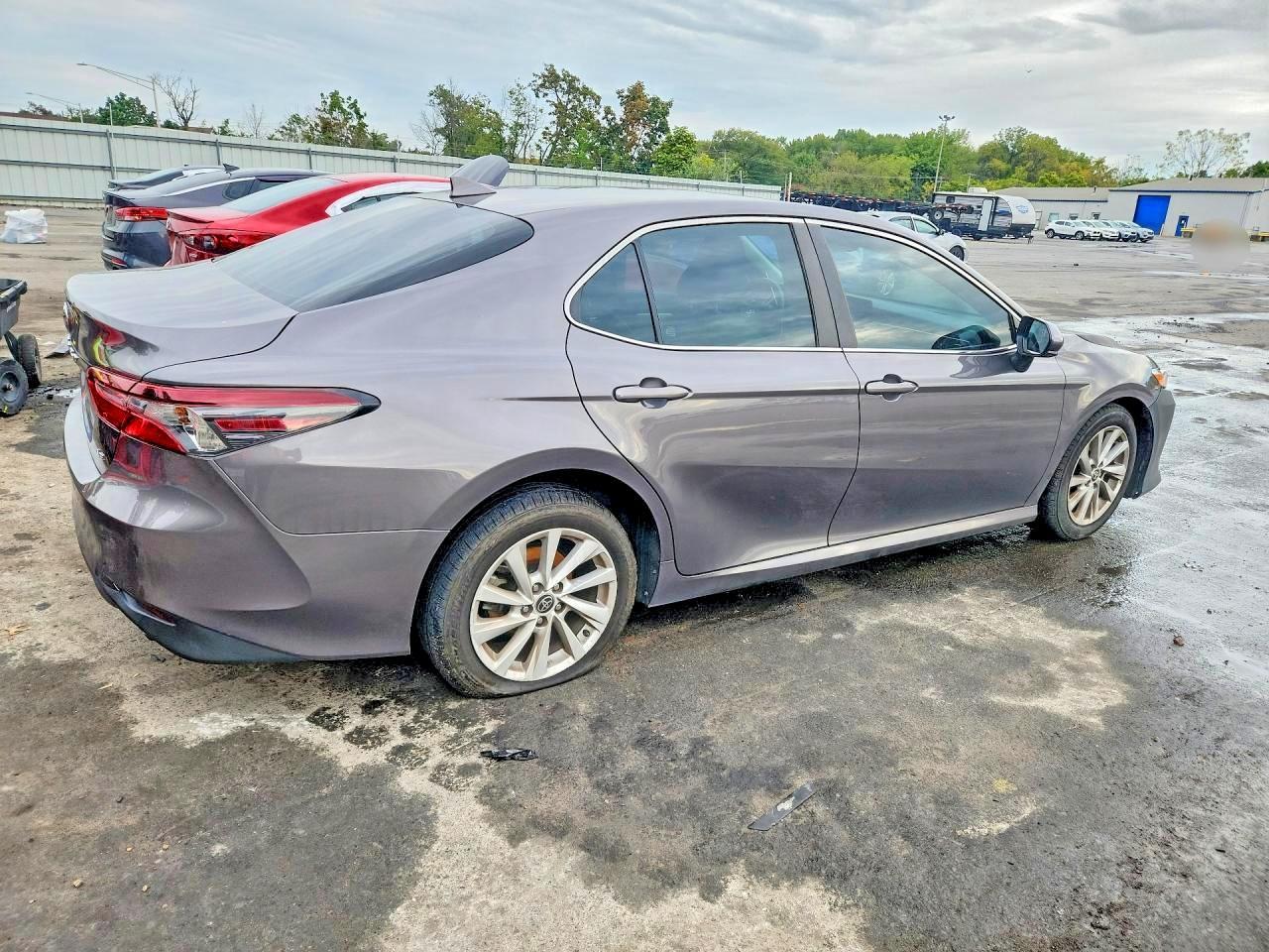 2023 Toyota Camry Le - Фото 3