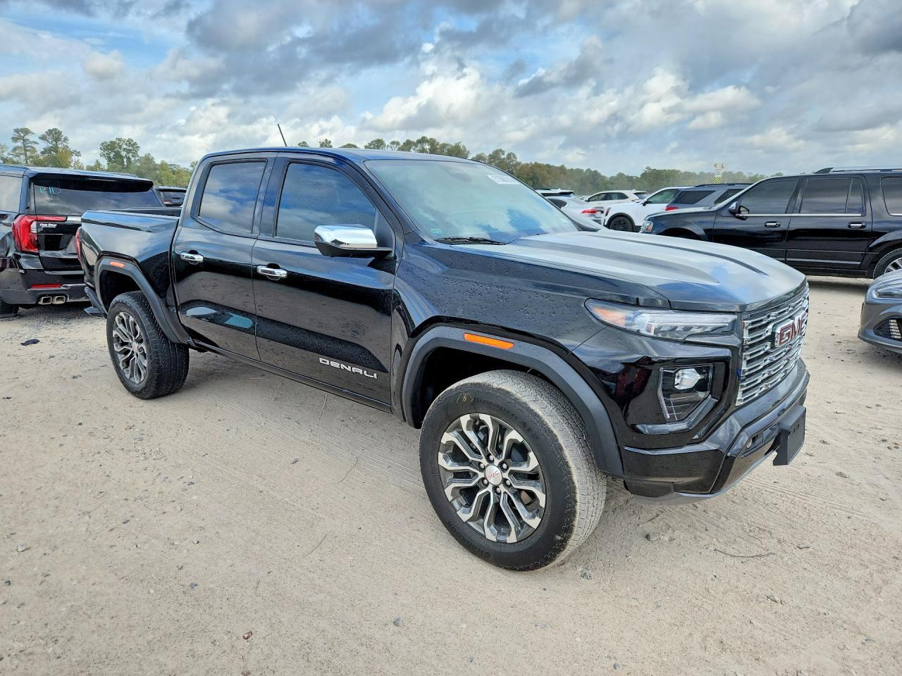 2025 GMC Canyon Denali - Image 4