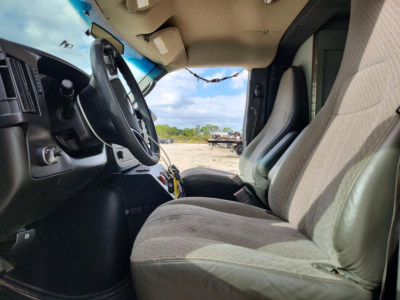 2015 Chevrolet Express G3500 - Фото 7