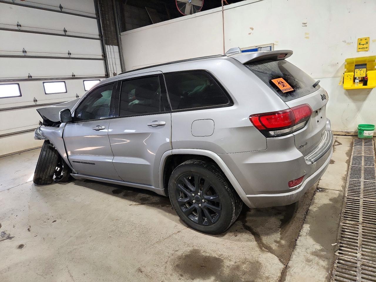 2019 Jeep Grand Cherokee Laredo - Image 2