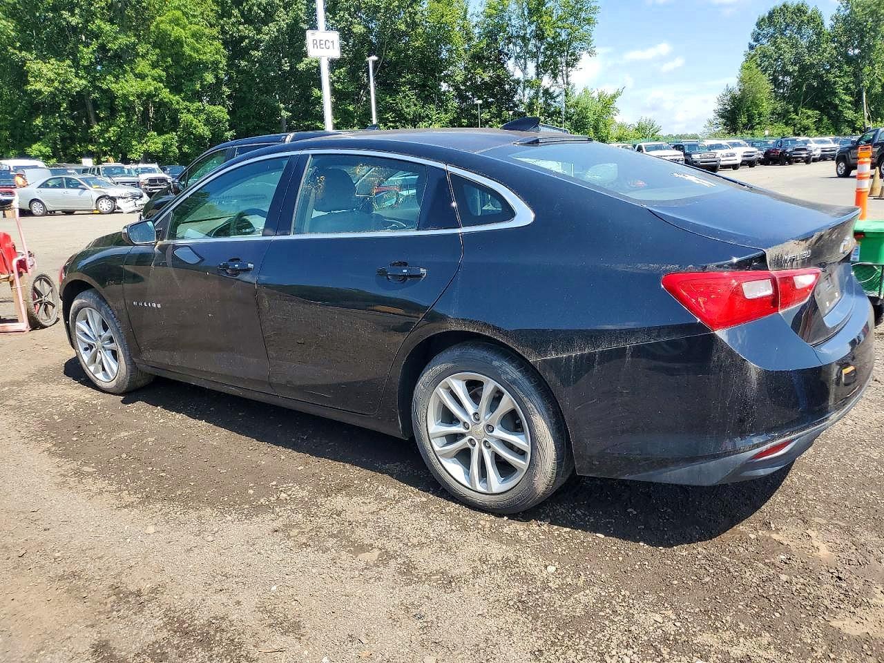 2018 Chevrolet Malibu Lt - Image 2
