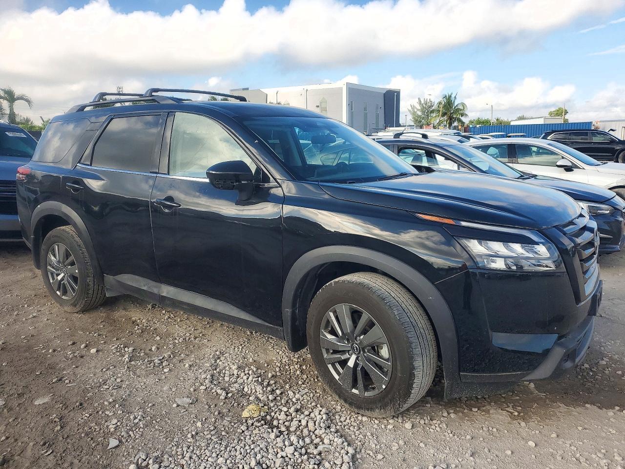 2025 Nissan Pathfinder Sv - Image 4