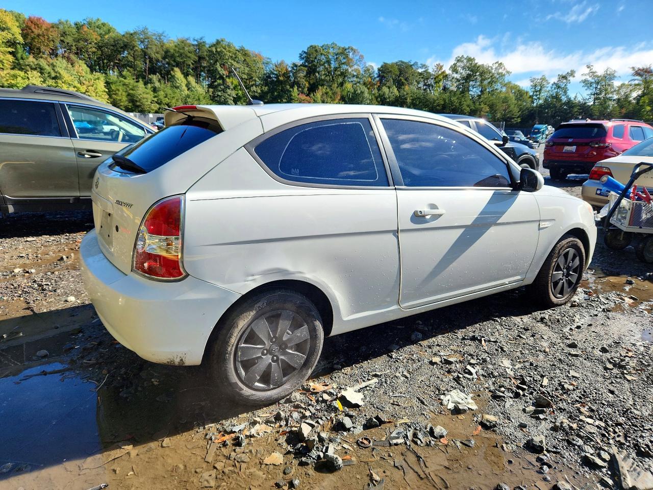 2010 Hyundai Accent Gs - Image 3