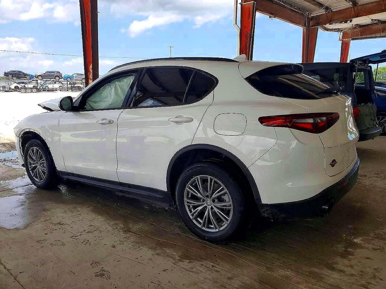 2022 Alfa Romeo Stelvio - Фото 2