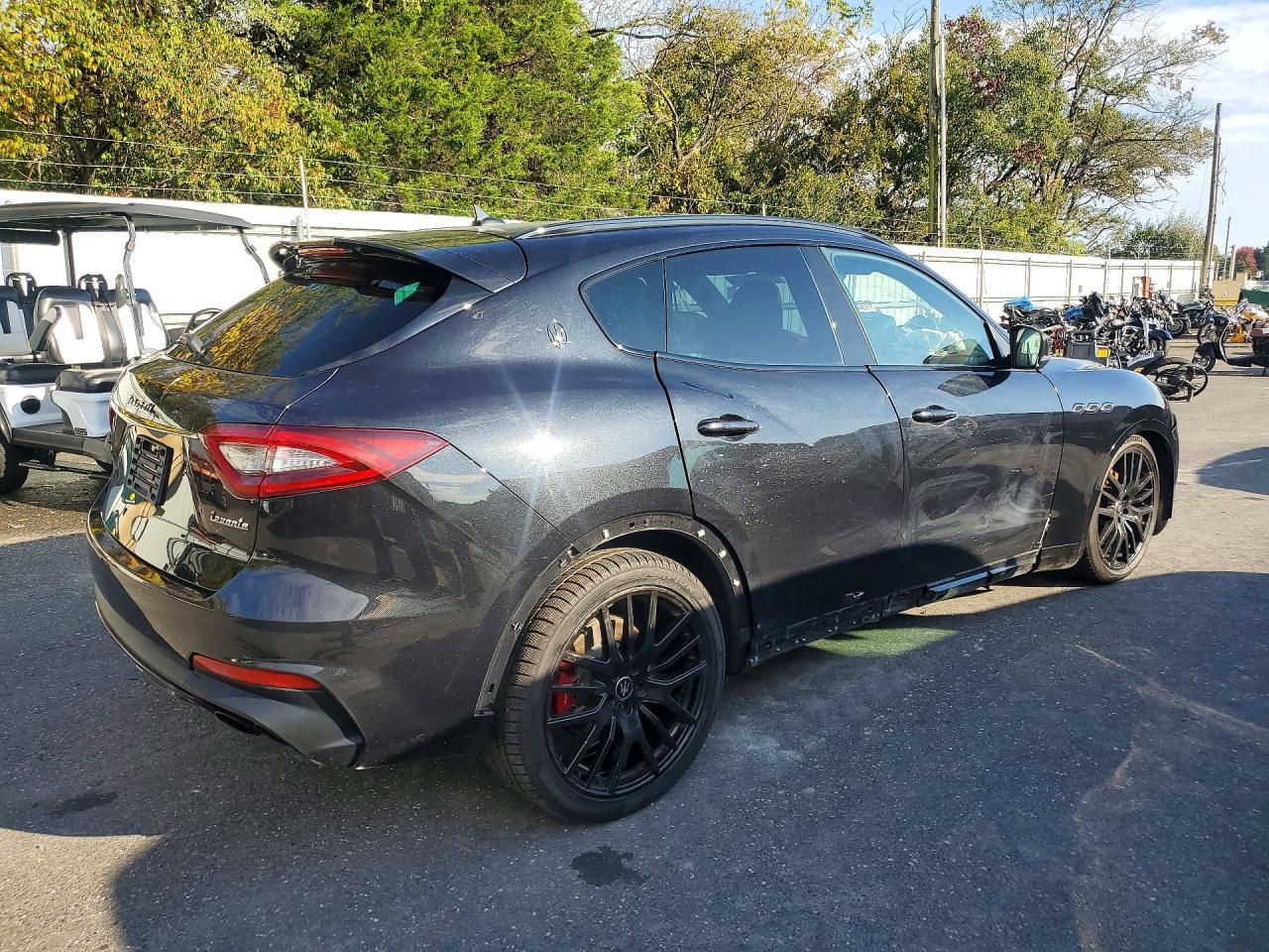 2020 Maserati Levante Sport - Фото 3