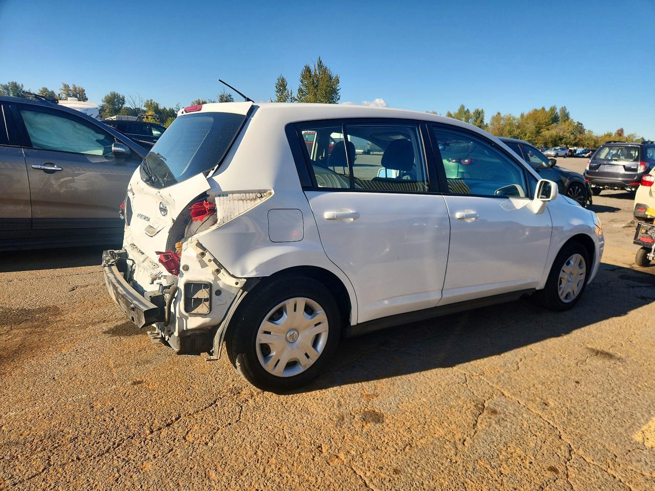2012 Nissan Versa 1.8 S - Image 3
