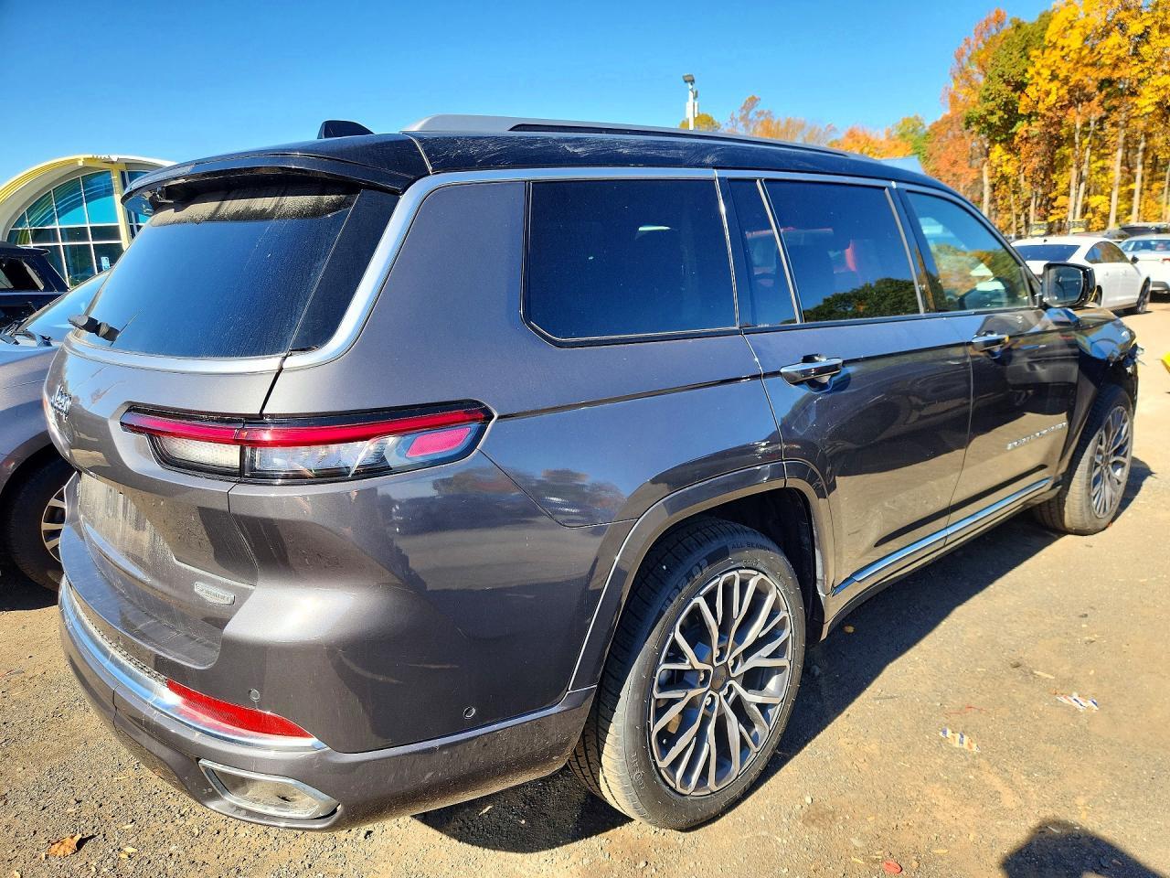 2023 Jeep Grand Cherokee L Summit - Image 3