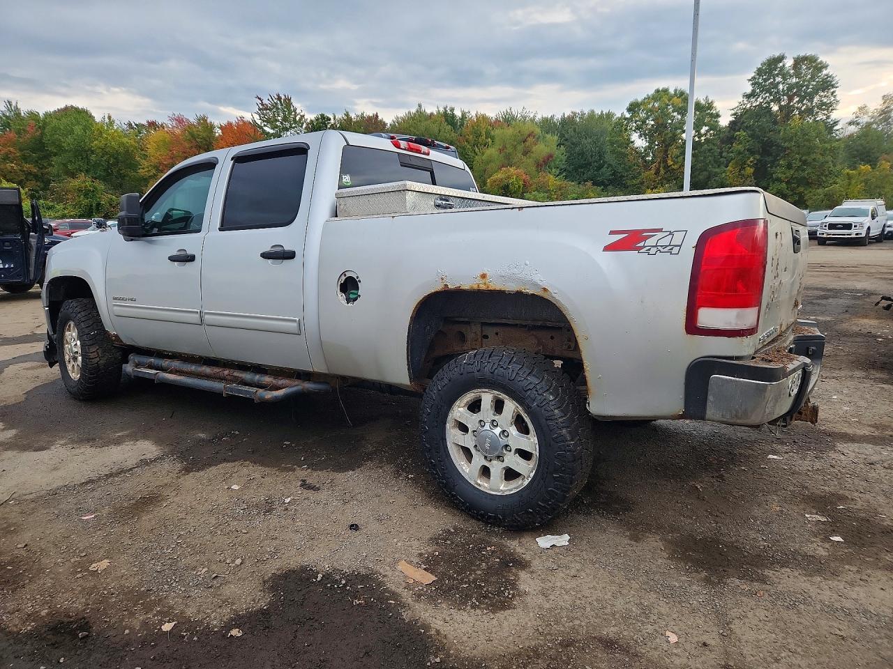 2011 GMC Sierra K2500 Sle - Image 2