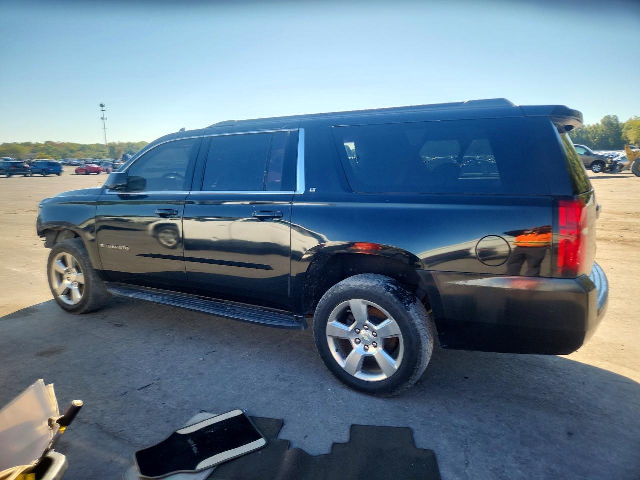 2017 Chevrolet Suburban K1500 Lt - Image 2