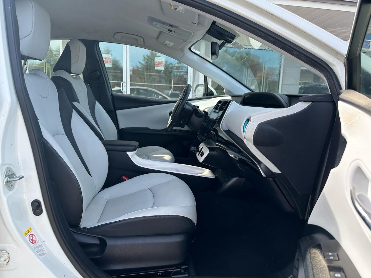 2016 Toyota Prius Four - Image 5
