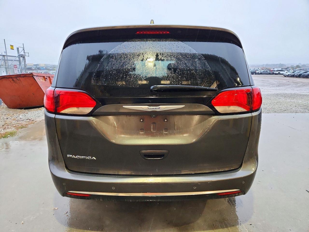 2017 Chrysler Pacifica Touring L - Image 6
