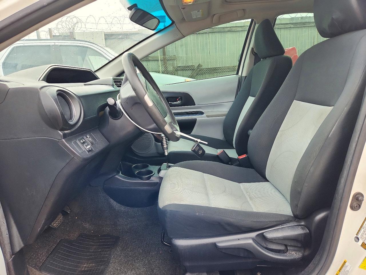 2013 Toyota Prius C Three - Фото 7