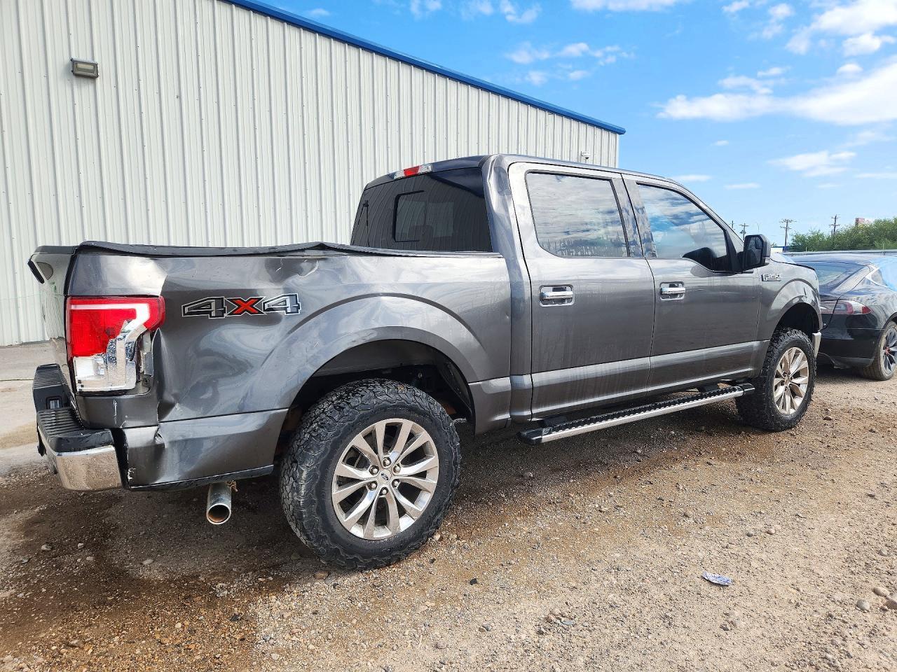2016 Ford F150 Supercrew - Фото 3