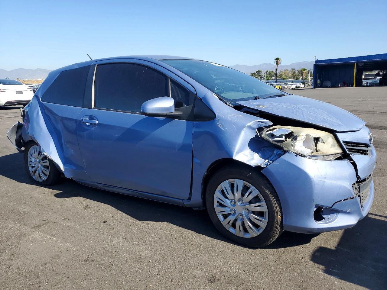 2014 Toyota Yaris 3-Door L Fleet - Фото 4