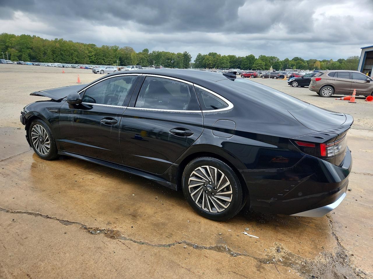2025 Hyundai Sonata Hybrid Limited - Image 2