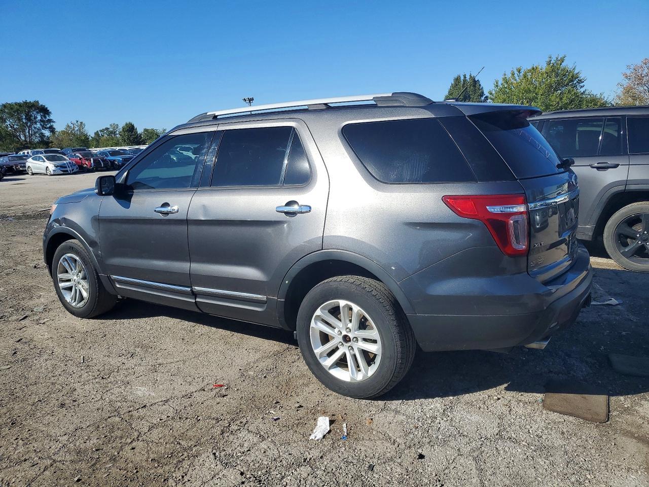 2015 Ford Explorer Xlt - Фото 2