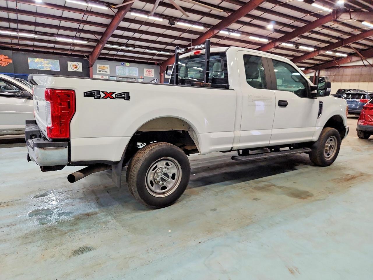 2017 Ford F350 Super Duty - Фото 3